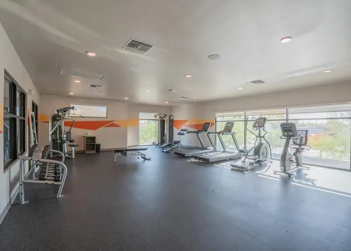 Posh 2bd - Gym, Pool, Parking, W-d - Sleeps 8 Apartment Tempe