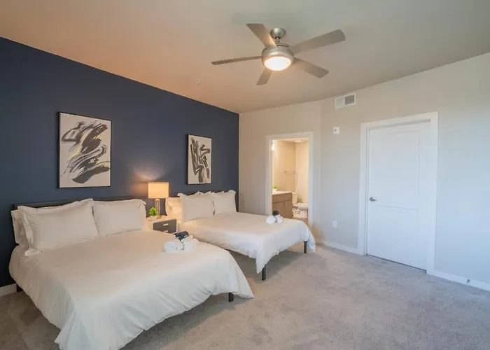 Apartment Posh 2bd - Gym, Pool, Parking, W-d - Sleeps 8 *