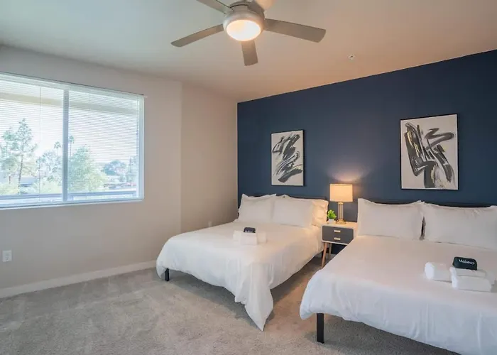 Posh 2bd - Gym, Pool, Parking, W-d - Sleeps 8 Tempe