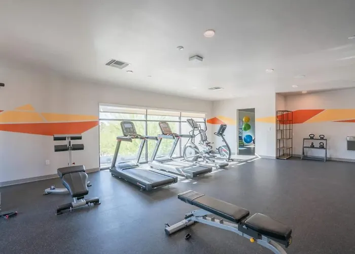 Apartment Posh 2bd - Gym, Pool, Parking, W-d - Sleeps 8
