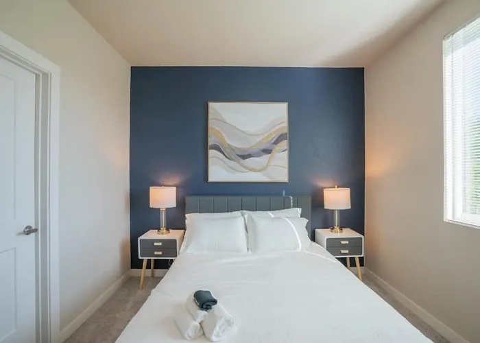 Apartment Posh 2bd - Gym, Pool, Parking, W-d - Sleeps 8 Tempe