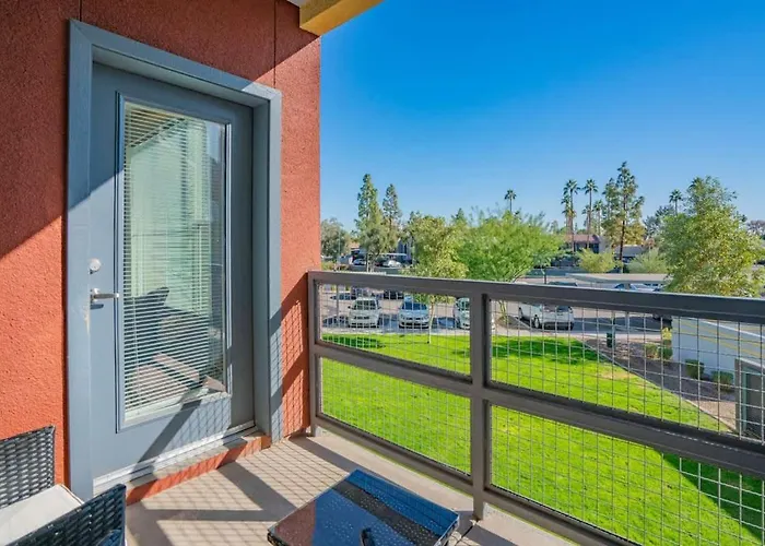 Posh 2bd - Gym, Pool, Parking, W-d - Sleeps 8 *