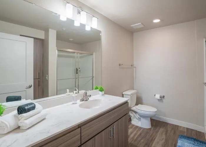 Posh 2bd - Gym, Pool, Parking, W-d - Sleeps 8 * Tempe
