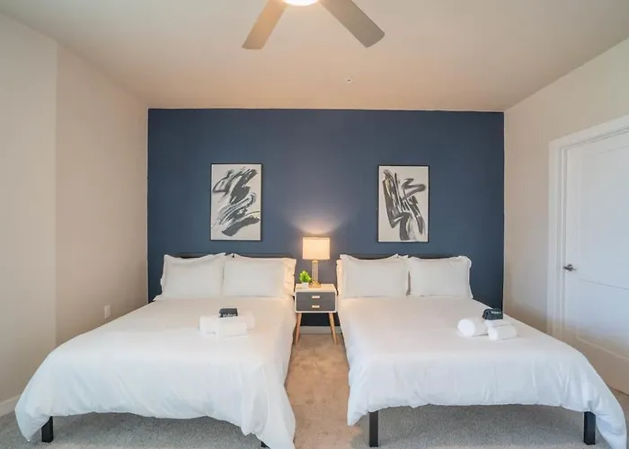 Posh 2bd - Gym, Pool, Parking, W-d - Sleeps 8 *