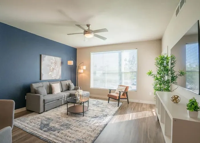 Apartment Posh 2bd - Gym, Pool, Parking, W-d - Sleeps 8 *