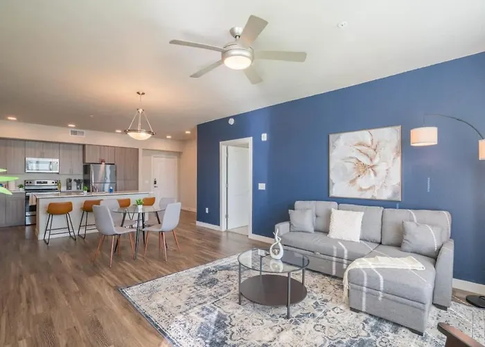 Apartment Posh 2bd - Gym, Pool, Parking, W-d - Sleeps 8 *